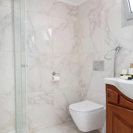 Opera Modern 3br With Ensuites In *