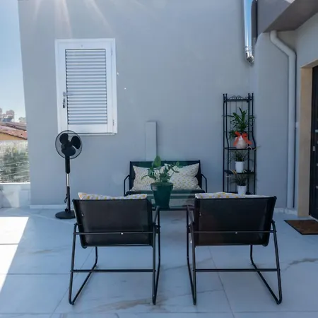 Opera Modern 3br With Ensuites In *