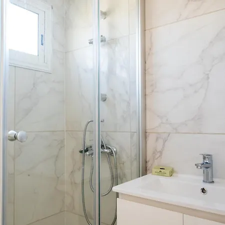 Opera Modern 3br With Ensuites In Apartment *